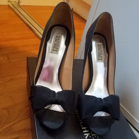 Badgley Mischka Shoes - 👠BADGLEY MISCHKA Silk Stilettos Shoes Size 8.5